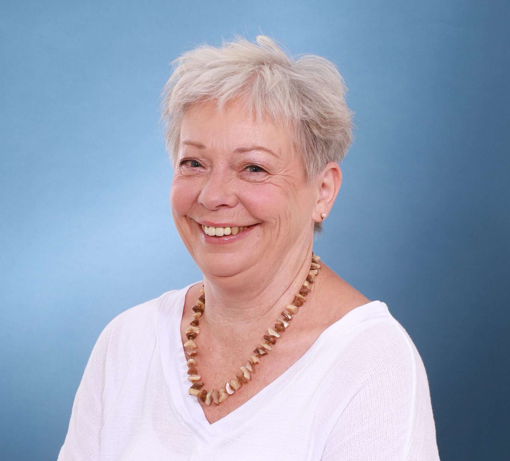 Auf diesem Bild sieht man Barbara Gebhardt, die Gründerin von Bewusst Sein UG